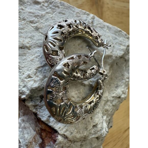 Sterling Silver 1 " Etched Filigree Pierced Wire Hollow Hoops Earrings EUC - Picture 2 of 6